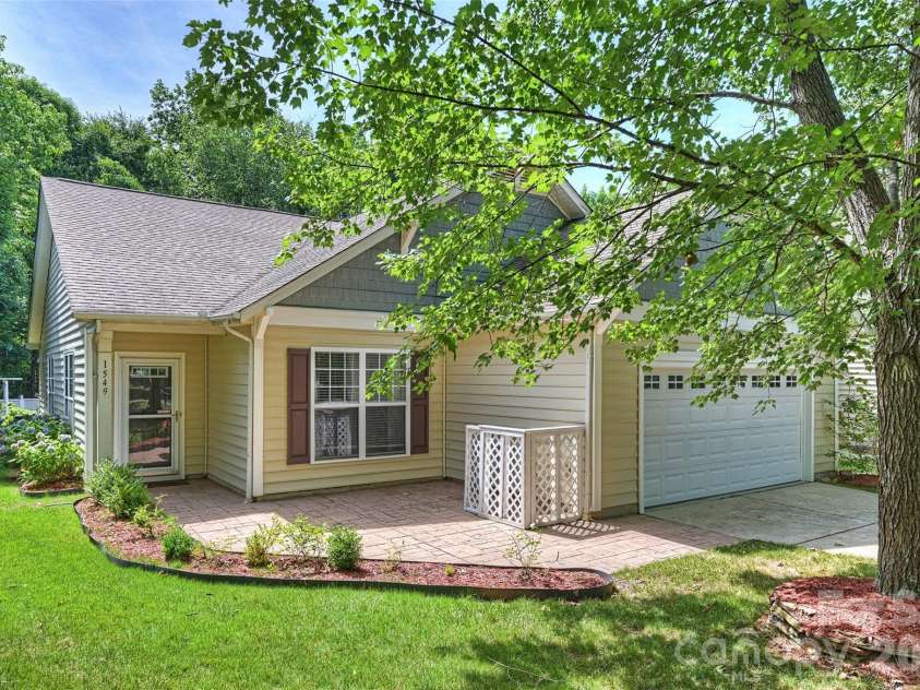 1549 Hammond Drive, Matthews, NC 28104.  MLS# CAR4395649, YatesRealty ID 33473. 