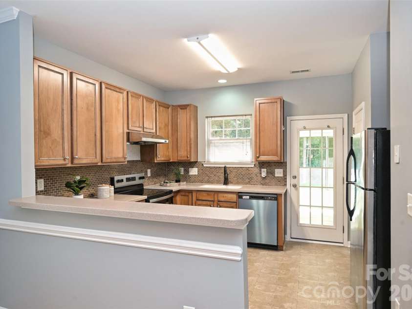 1549 Hammond Drive, Matthews, NC 28104.  MLS# CAR4395649, YatesRealty ID 33473. 