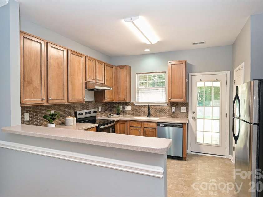 1549 Hammond Drive, Matthews, NC 28104.  MLS# CAR4395649, YatesRealty ID 33473. 