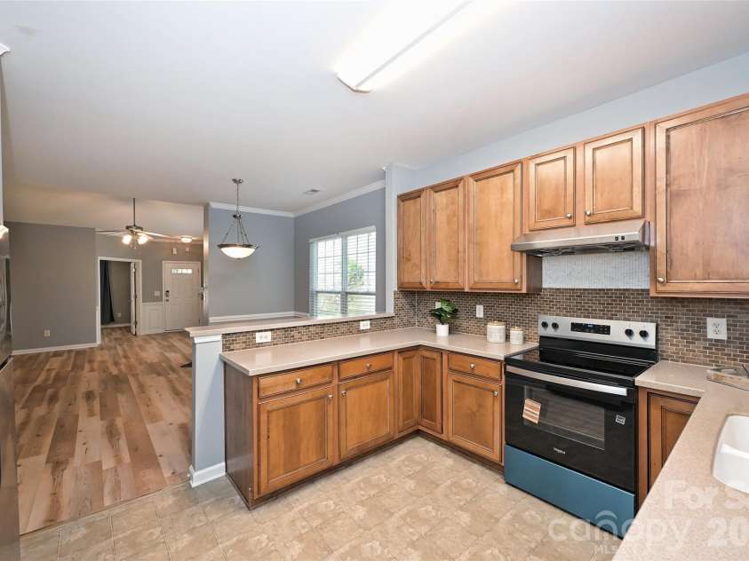 1549 Hammond Drive, Matthews, NC 28104.  MLS# CAR4395649, YatesRealty ID 33473. 