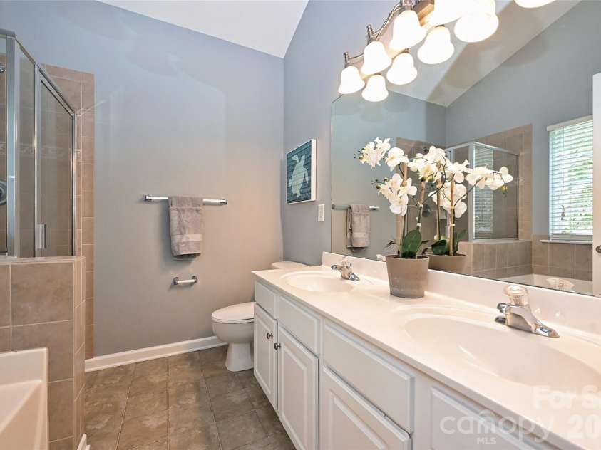 1549 Hammond Drive, Matthews, NC 28104.  MLS# CAR4395649, YatesRealty ID 33473. 