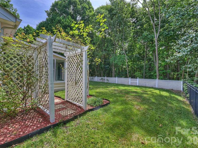 1549 Hammond Drive, Matthews, NC 28104.  MLS# CAR4395649, YatesRealty ID 33473. 