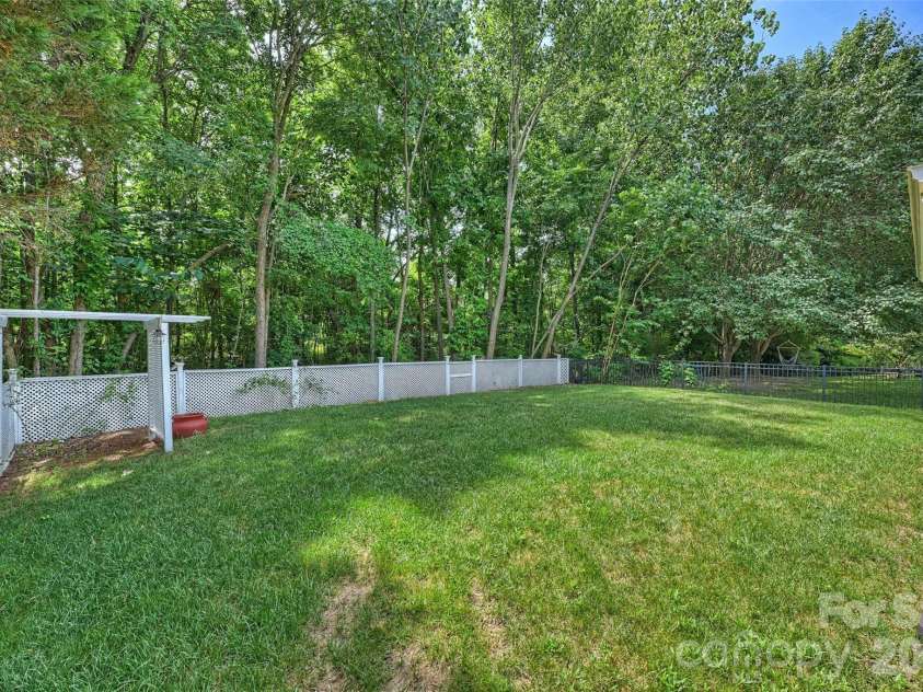 1549 Hammond Drive, Matthews, NC 28104.  MLS# CAR4395649, YatesRealty ID 33473. 