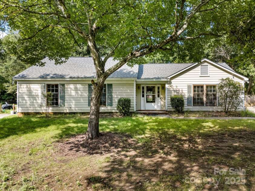 2506 Lawton Bluff Road, Charlotte, NC 28226.  MLS# CAR4293005, YatesRealty ID 33474. 