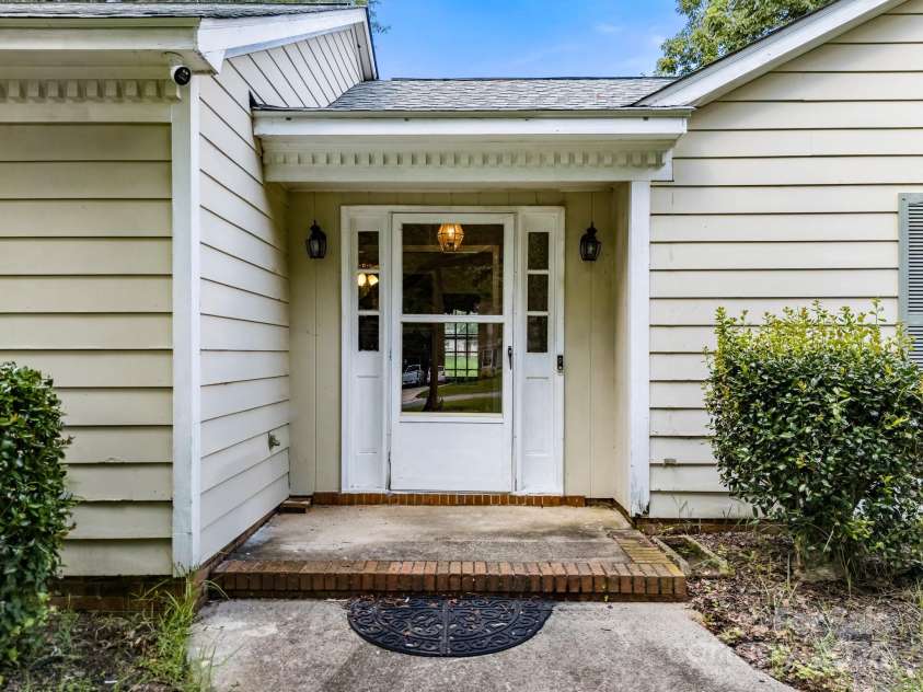 2506 Lawton Bluff Road, Charlotte, NC 28226.  MLS# CAR4293005, YatesRealty ID 33474. 