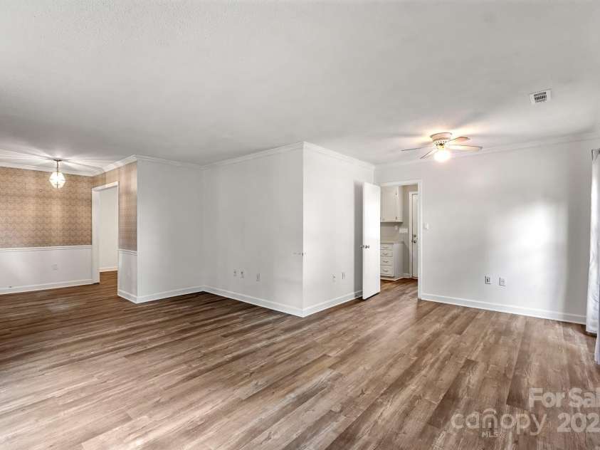 2506 Lawton Bluff Road, Charlotte, NC 28226.  MLS# CAR4293005, YatesRealty ID 33474. 