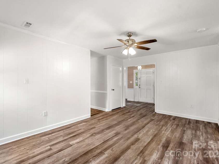 2506 Lawton Bluff Road, Charlotte, NC 28226.  MLS# CAR4293005, YatesRealty ID 33474. 