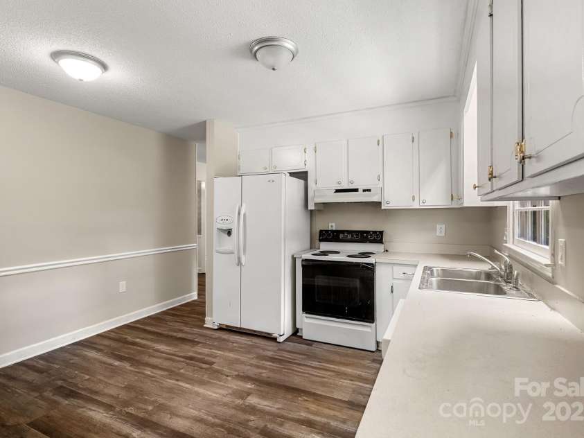 2506 Lawton Bluff Road, Charlotte, NC 28226.  MLS# CAR4293005, YatesRealty ID 33474. 