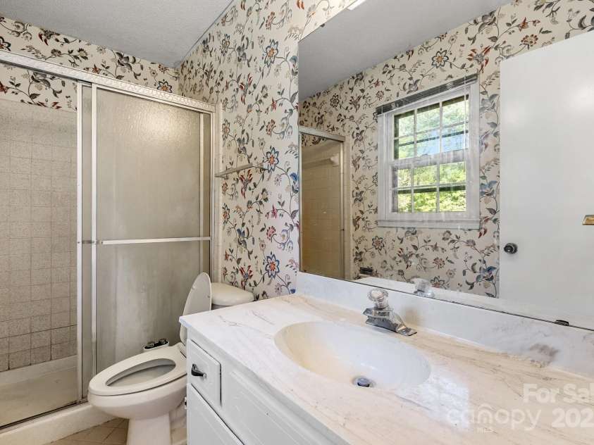2506 Lawton Bluff Road, Charlotte, NC 28226.  MLS# CAR4293005, YatesRealty ID 33474. 