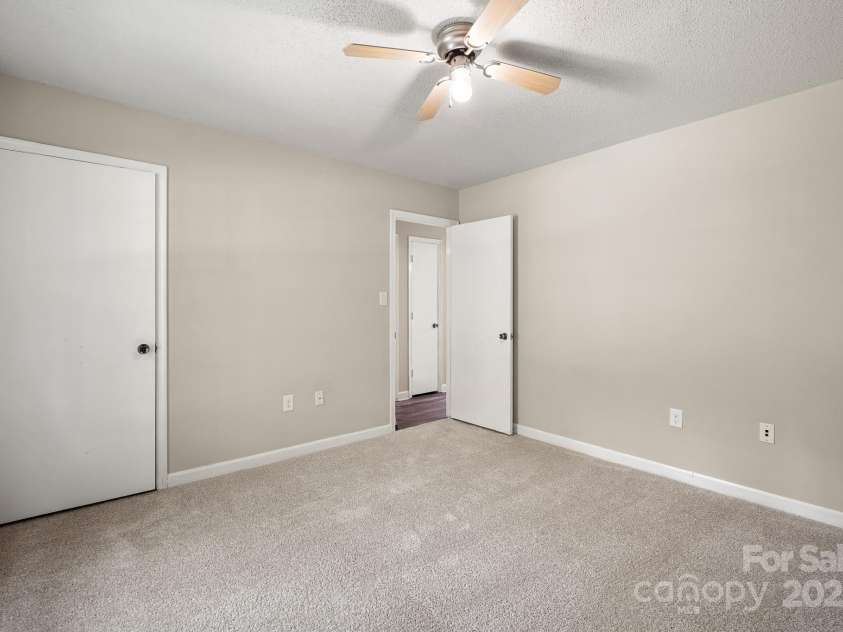 2506 Lawton Bluff Road, Charlotte, NC 28226.  MLS# CAR4293005, YatesRealty ID 33474. 