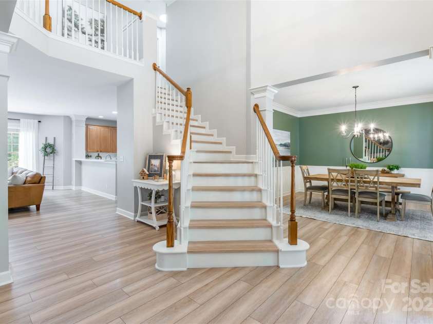 10009 Devonshire Drive, Huntersville, NC 28078.  MLS# CAR4292222, YatesRealty ID 33475. 2story Foyer w/Grand Staircase