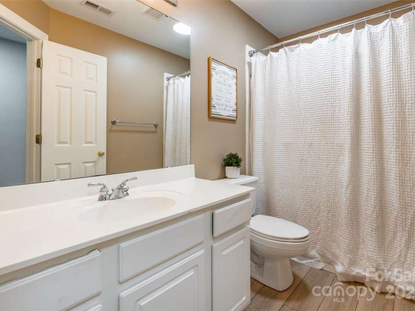 10009 Devonshire Drive, Huntersville, NC 28078.  MLS# CAR4292222, YatesRealty ID 33475. Bathroom upstairs