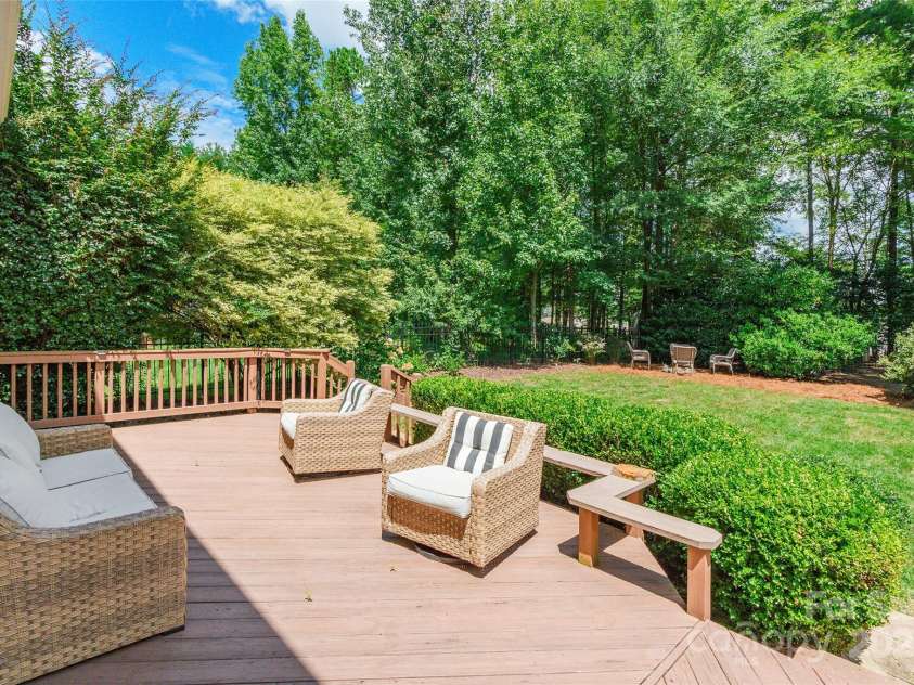 10009 Devonshire Drive, Huntersville, NC 28078.  MLS# CAR4292222, YatesRealty ID 33475. Beautiful privacy