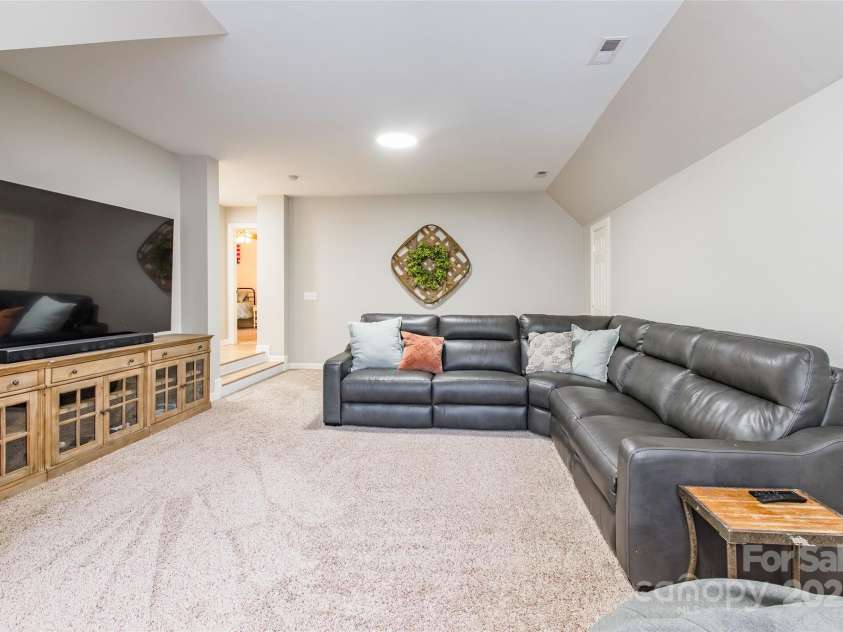 10009 Devonshire Drive, Huntersville, NC 28078.  MLS# CAR4292222, YatesRealty ID 33475. Bonus Room/could be used as 5th bedroom