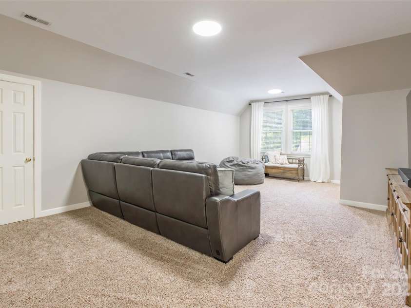 10009 Devonshire Drive, Huntersville, NC 28078.  MLS# CAR4292222, YatesRealty ID 33475. Large bonus room