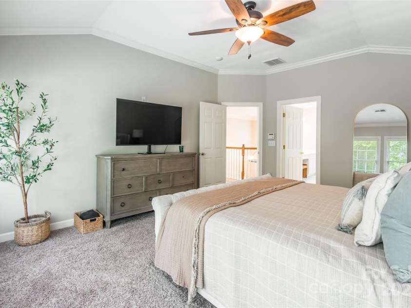 10009 Devonshire Drive, Huntersville, NC 28078.  MLS# CAR4292222, YatesRealty ID 33475. Large primary bedroom