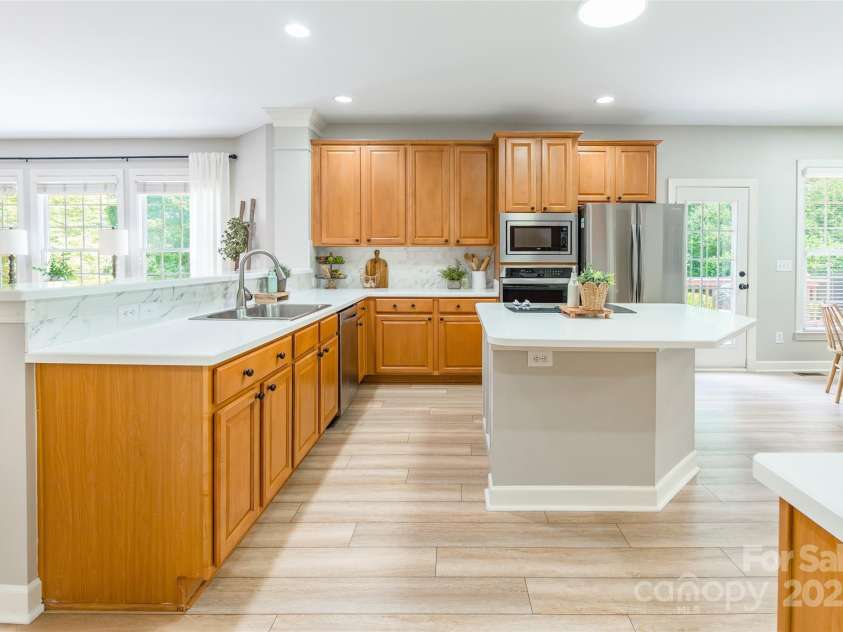 10009 Devonshire Drive, Huntersville, NC 28078.  MLS# CAR4292222, YatesRealty ID 33475. Open to family room w/lots of light