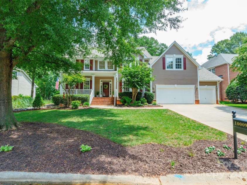 10009 Devonshire Drive, Huntersville, NC 28078.  MLS# CAR4292222, YatesRealty ID 33475. Welcome Home