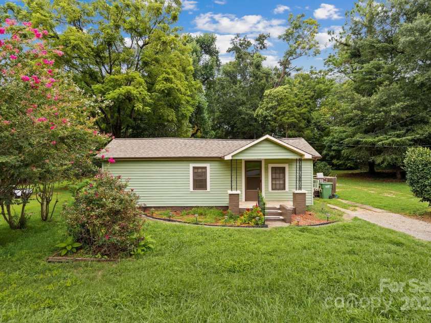 302 Margarette Avenue, Belmont, NC 28012.  MLS# CAR4291779, YatesRealty ID 33476. 