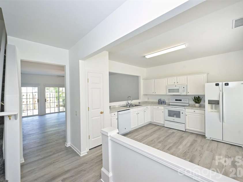 3160 Mannington Drive, Charlotte, NC 28270.  MLS# CAR4397935, YatesRealty ID 33477. 
