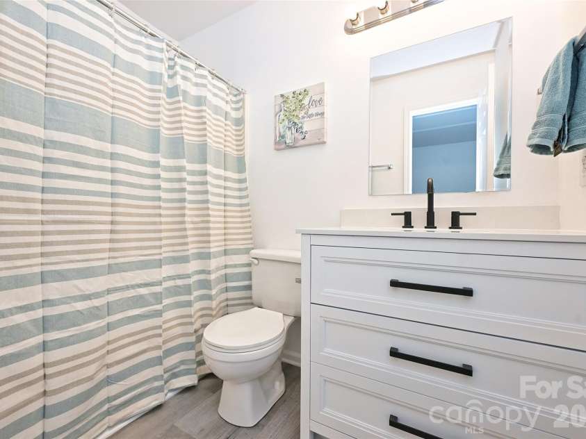 3160 Mannington Drive, Charlotte, NC 28270.  MLS# CAR4397935, YatesRealty ID 33477. 