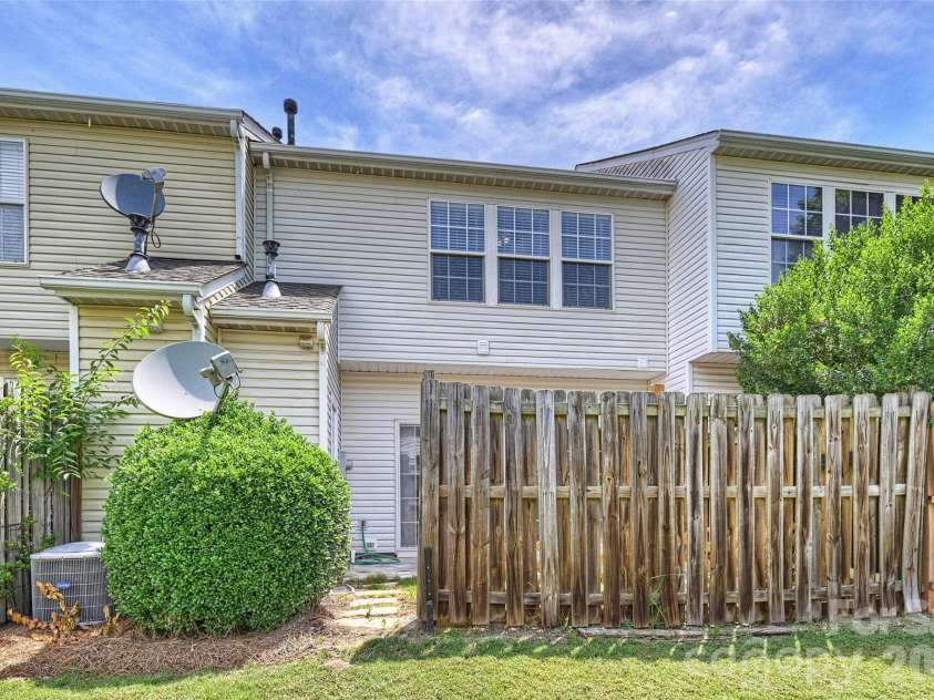 3160 Mannington Drive, Charlotte, NC 28270.  MLS# CAR4397935, YatesRealty ID 33477. 