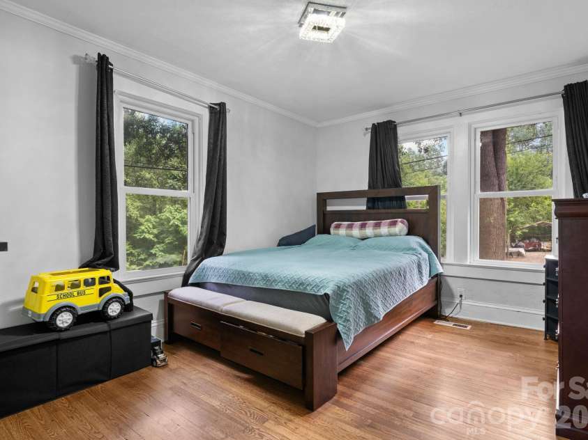 331 5th Avenue, Hickory, NC 28602.  MLS# CAR4398028, YatesRealty ID 33478. 