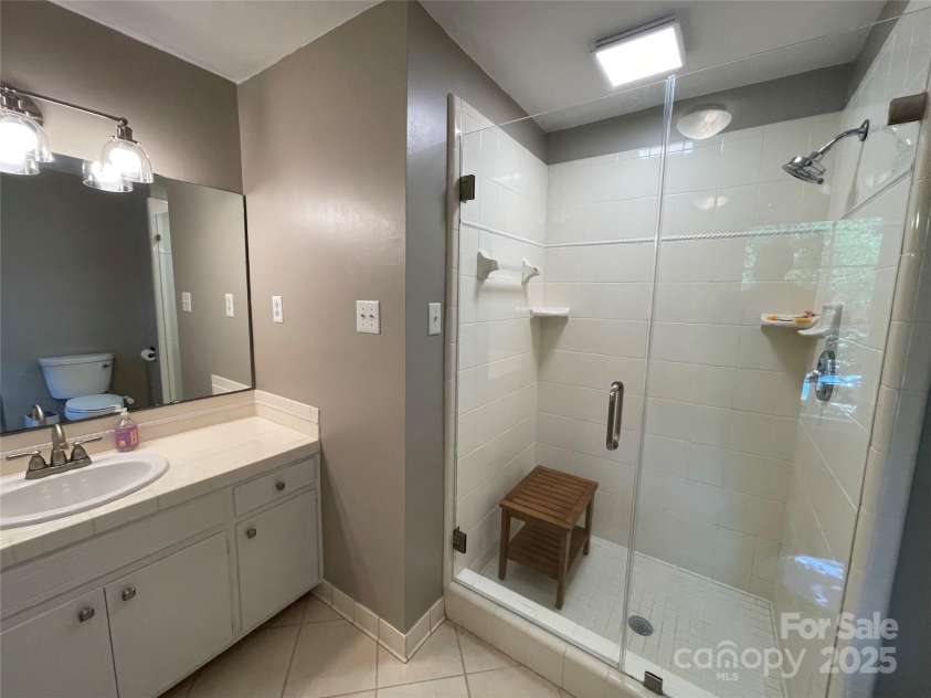 47 Fairway Ridge, Clover, SC 29710.  MLS# CAR4286749, YatesRealty ID 33478. Primary Bath