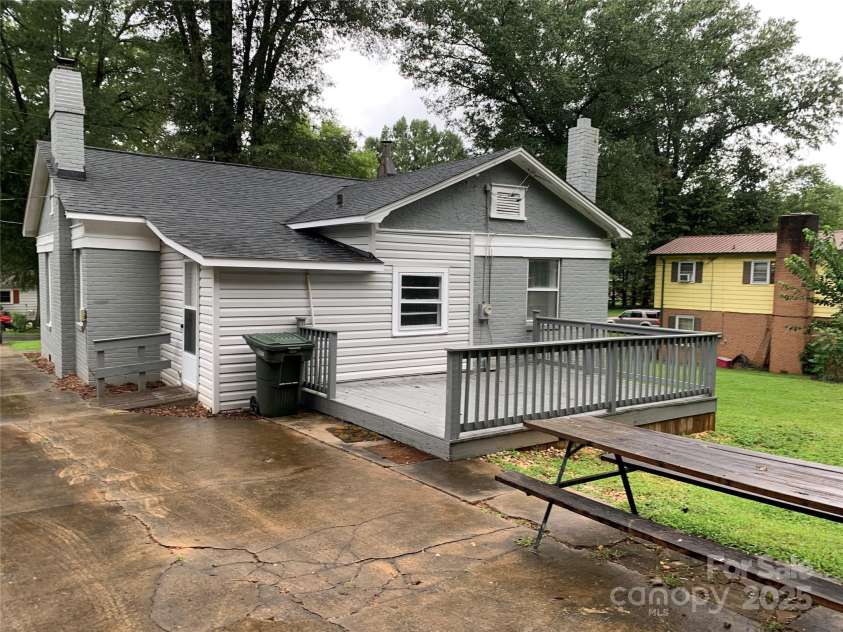 2123 Shipp Avenue, Newton, NC 28658.  MLS# CAR4290980, YatesRealty ID 33479. 