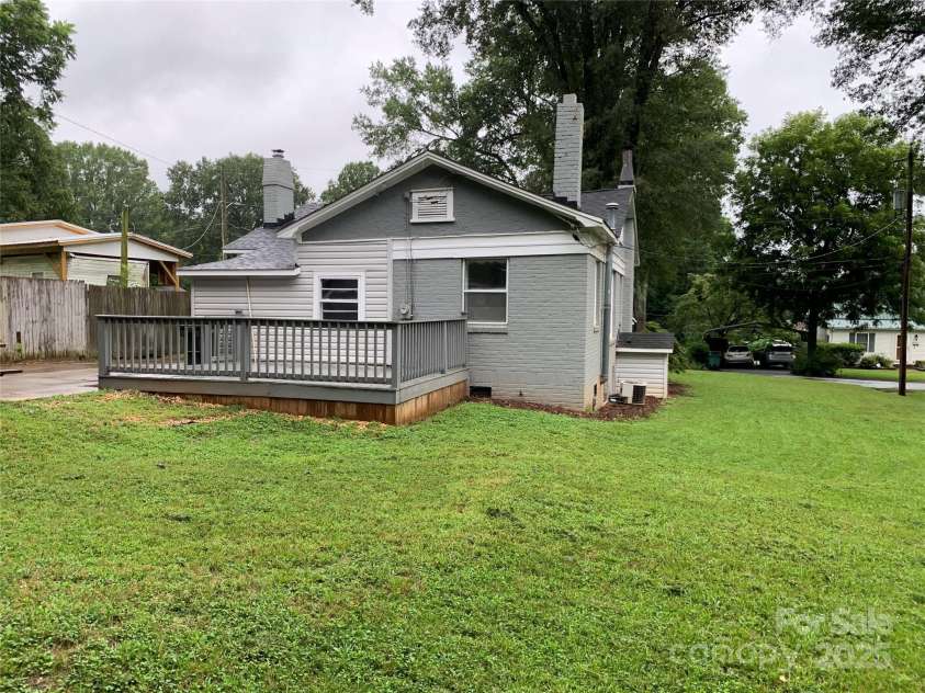 2123 Shipp Avenue, Newton, NC 28658.  MLS# CAR4290980, YatesRealty ID 33479. 