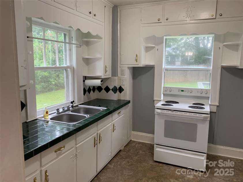 2123 Shipp Avenue, Newton, NC 28658.  MLS# CAR4290980, YatesRealty ID 33479. 