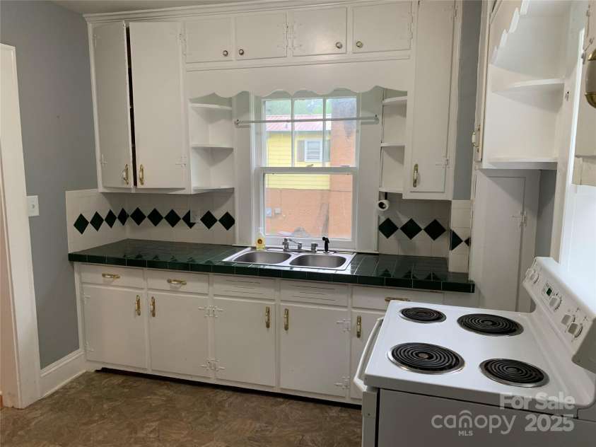 2123 Shipp Avenue, Newton, NC 28658.  MLS# CAR4290980, YatesRealty ID 33479. 