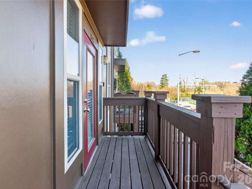 841 Seigle Point Drive, Charlotte, NC 28204.  MLS# CAR4336852, YatesRealty ID 3348. 2nd floor balcony