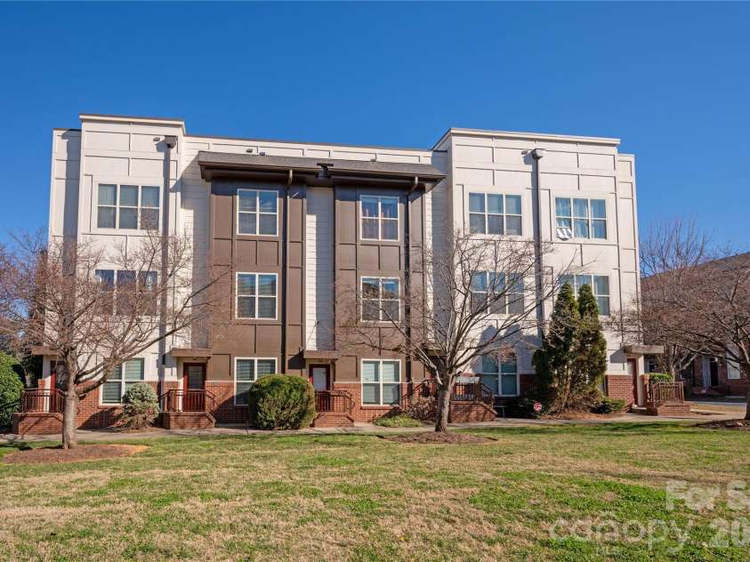 841 Seigle Point Drive, Charlotte, NC 28204.  MLS# CAR4336852, YatesRealty ID 3348. 