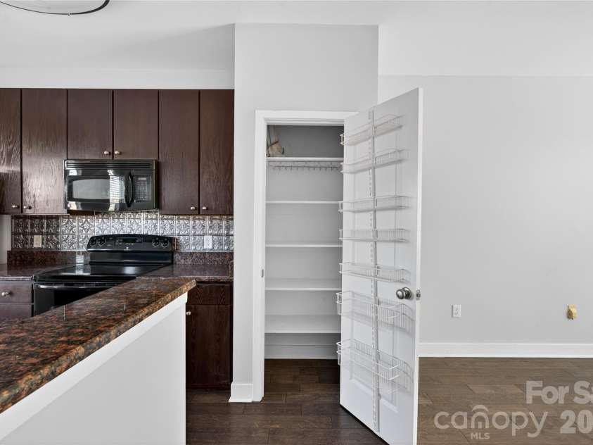 841 Seigle Point Drive, Charlotte, NC 28204.  MLS# CAR4336852, YatesRealty ID 3348. 