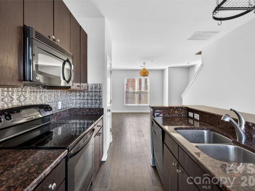 841 Seigle Point Drive, Charlotte, NC 28204.  MLS# CAR4336852, YatesRealty ID 3348. 