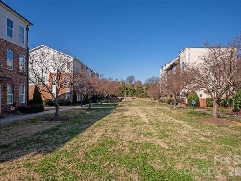 841 Seigle Point Drive, Charlotte, NC 28204.  MLS# CAR4336852, YatesRealty ID 3348. Common area