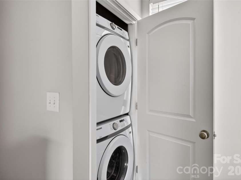 841 Seigle Point Drive, Charlotte, NC 28204.  MLS# CAR4336852, YatesRealty ID 3348. Washer/Dryer Included