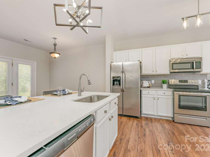 11516 Heritage Green Drive, Cornelius, NC 28031.  MLS# CAR4289684, YatesRealty ID 33480. 