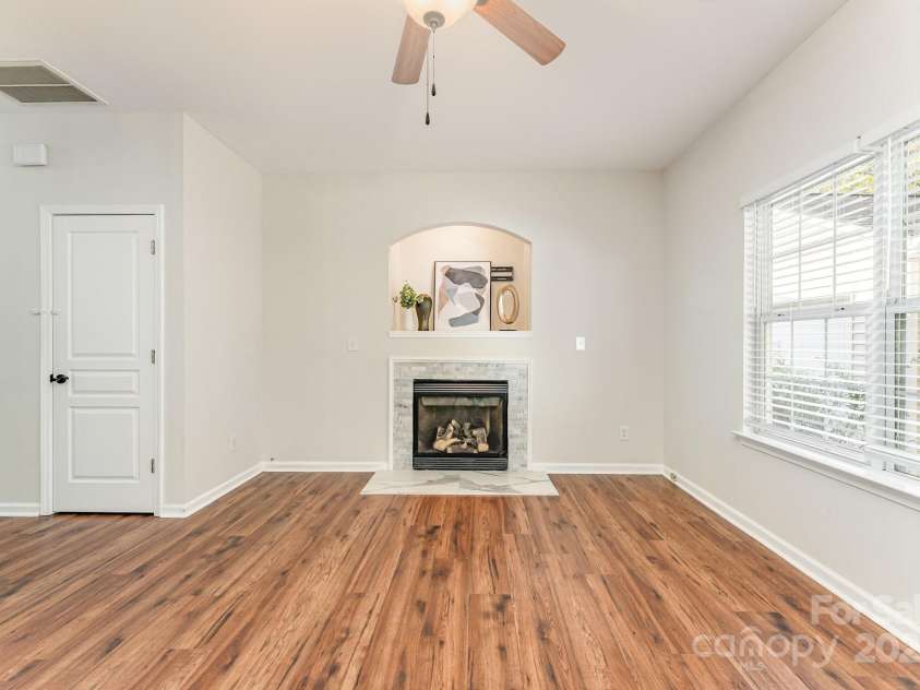 11516 Heritage Green Drive, Cornelius, NC 28031.  MLS# CAR4289684, YatesRealty ID 33480. Large Family Room Space