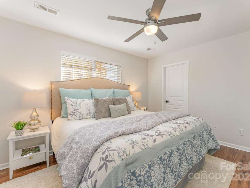 11516 Heritage Green Drive, Cornelius, NC 28031.  MLS# CAR4289684, YatesRealty ID 33480. Large Primary Suite