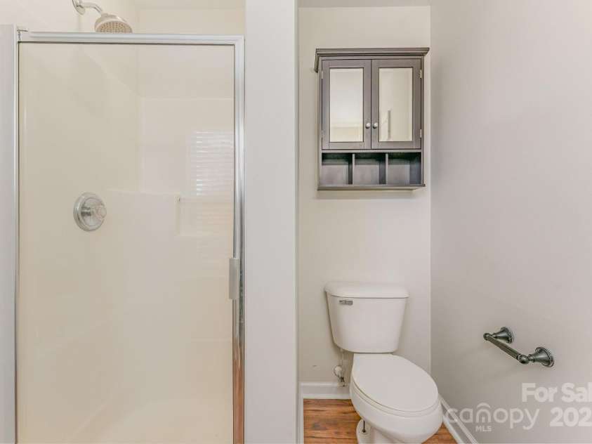 11516 Heritage Green Drive, Cornelius, NC 28031.  MLS# CAR4289684, YatesRealty ID 33480. Primary Ensuite 