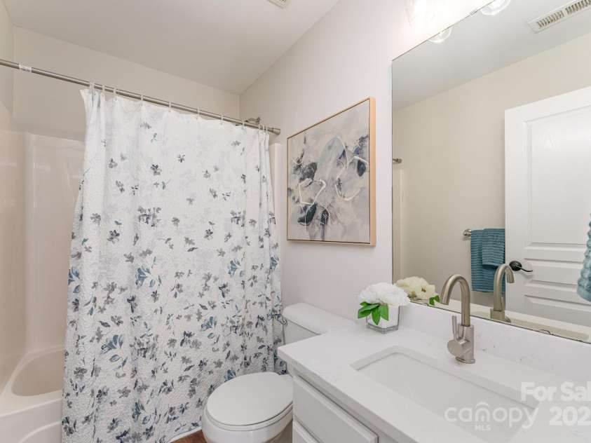 11516 Heritage Green Drive, Cornelius, NC 28031.  MLS# CAR4289684, YatesRealty ID 33480. Second Upper Floor Bathroom