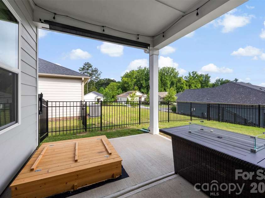 4522 Bright Road, Charlotte, NC 28214.  MLS# CAR4398235, YatesRealty ID 33480. 
