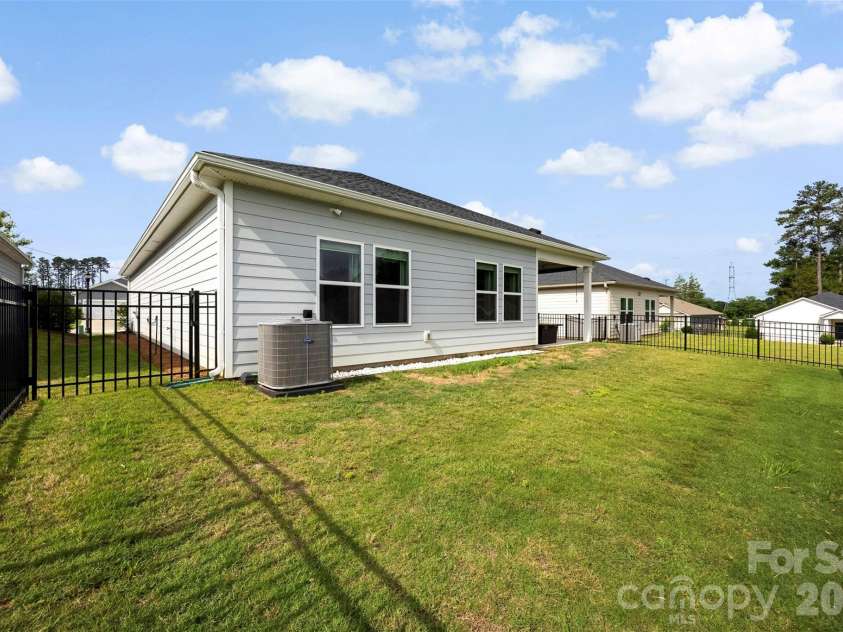 4522 Bright Road, Charlotte, NC 28214.  MLS# CAR4398235, YatesRealty ID 33480. 