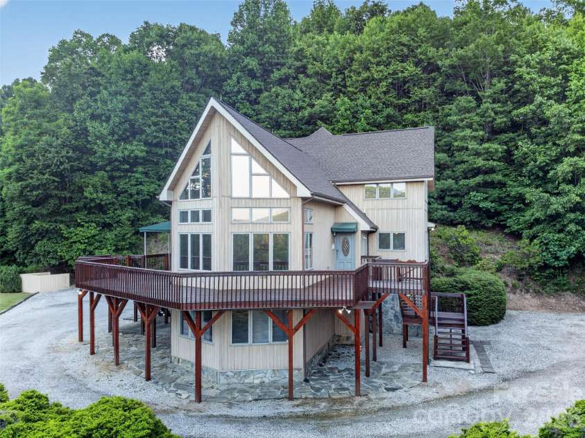 435 Allen Mountain Lane, Spruce Pine, NC 28777.  MLS# CAR4398240, YatesRealty ID 33481. 
