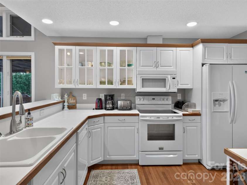 435 Allen Mountain Lane, Spruce Pine, NC 28777.  MLS# CAR4398240, YatesRealty ID 33481. 