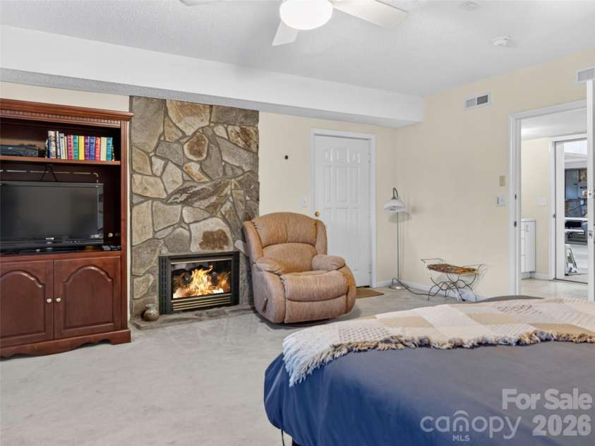 435 Allen Mountain Lane, Spruce Pine, NC 28777.  MLS# CAR4398240, YatesRealty ID 33481. 
