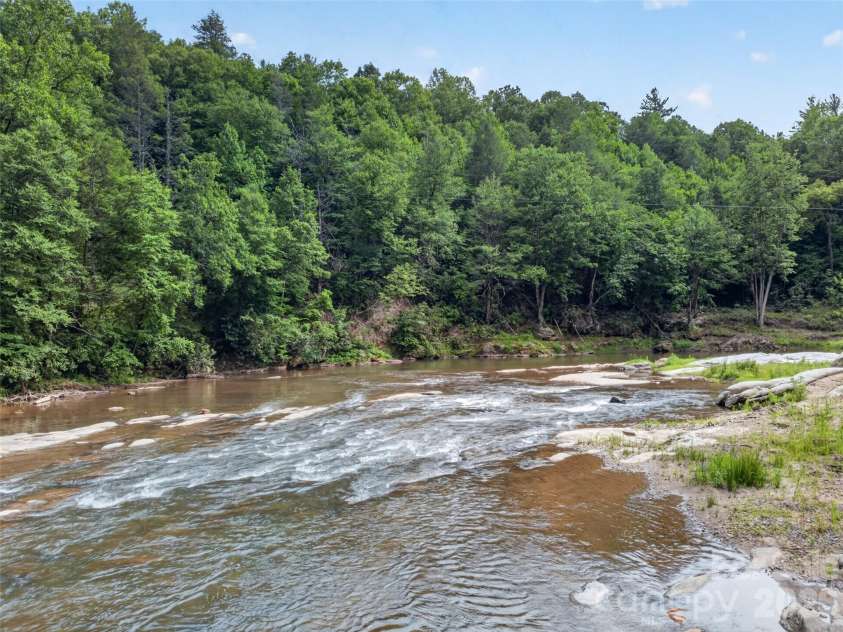 435 Allen Mountain Lane, Spruce Pine, NC 28777.  MLS# CAR4398240, YatesRealty ID 33481. 