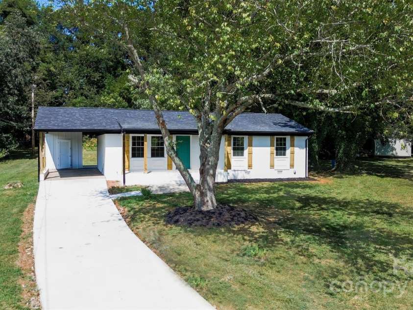 716 Pine Circle, Statesville, NC 28677.  MLS# CAR4281839, YatesRealty ID 33483. 